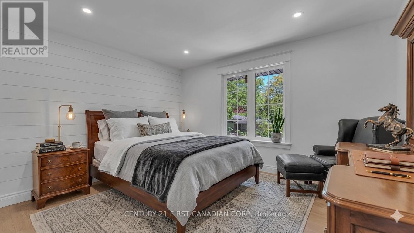 54 LLOYD MANOR CRESCENT - 19