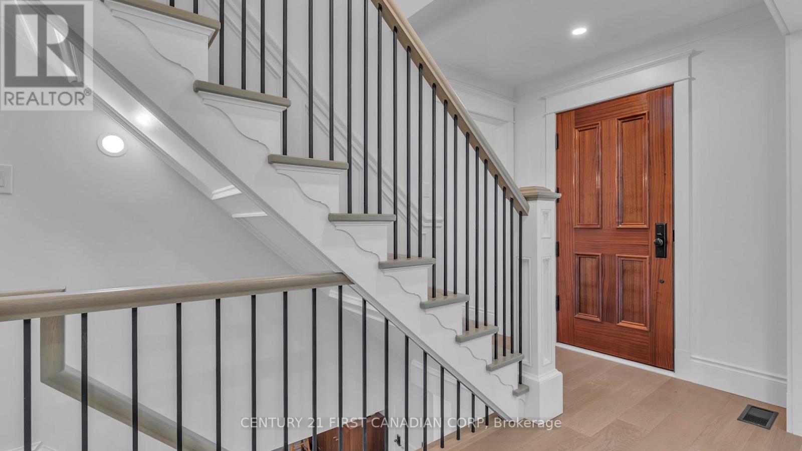 54 LLOYD MANOR CRESCENT - 23