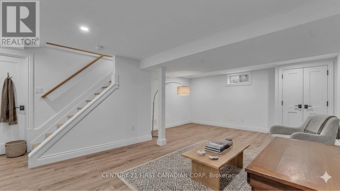 54 LLOYD MANOR CRESCENT - 25