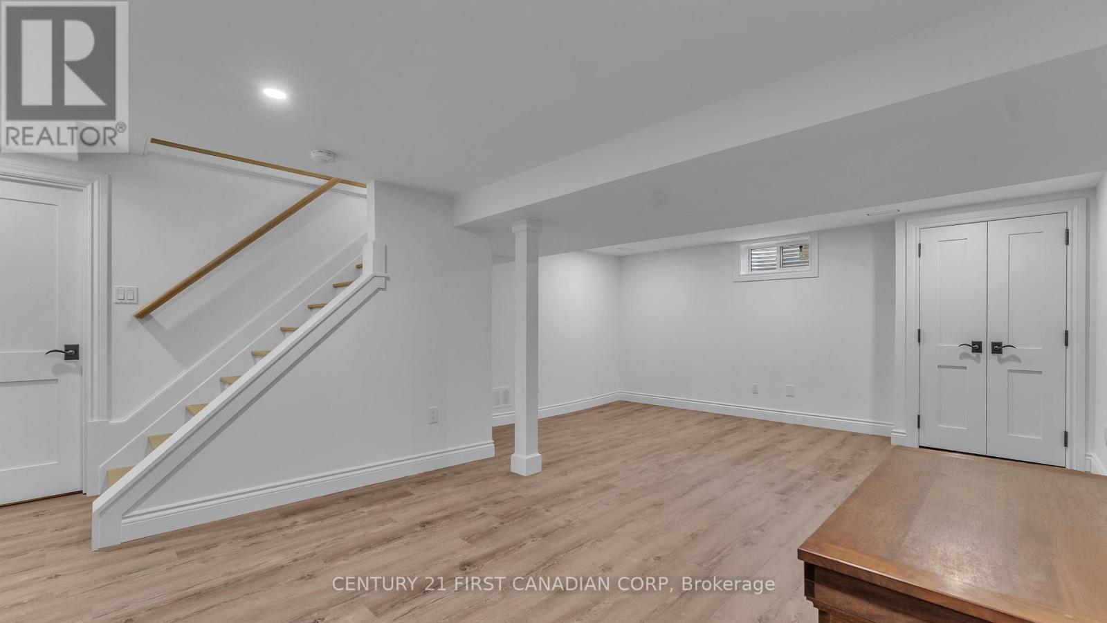 54 LLOYD MANOR CRESCENT - 26
