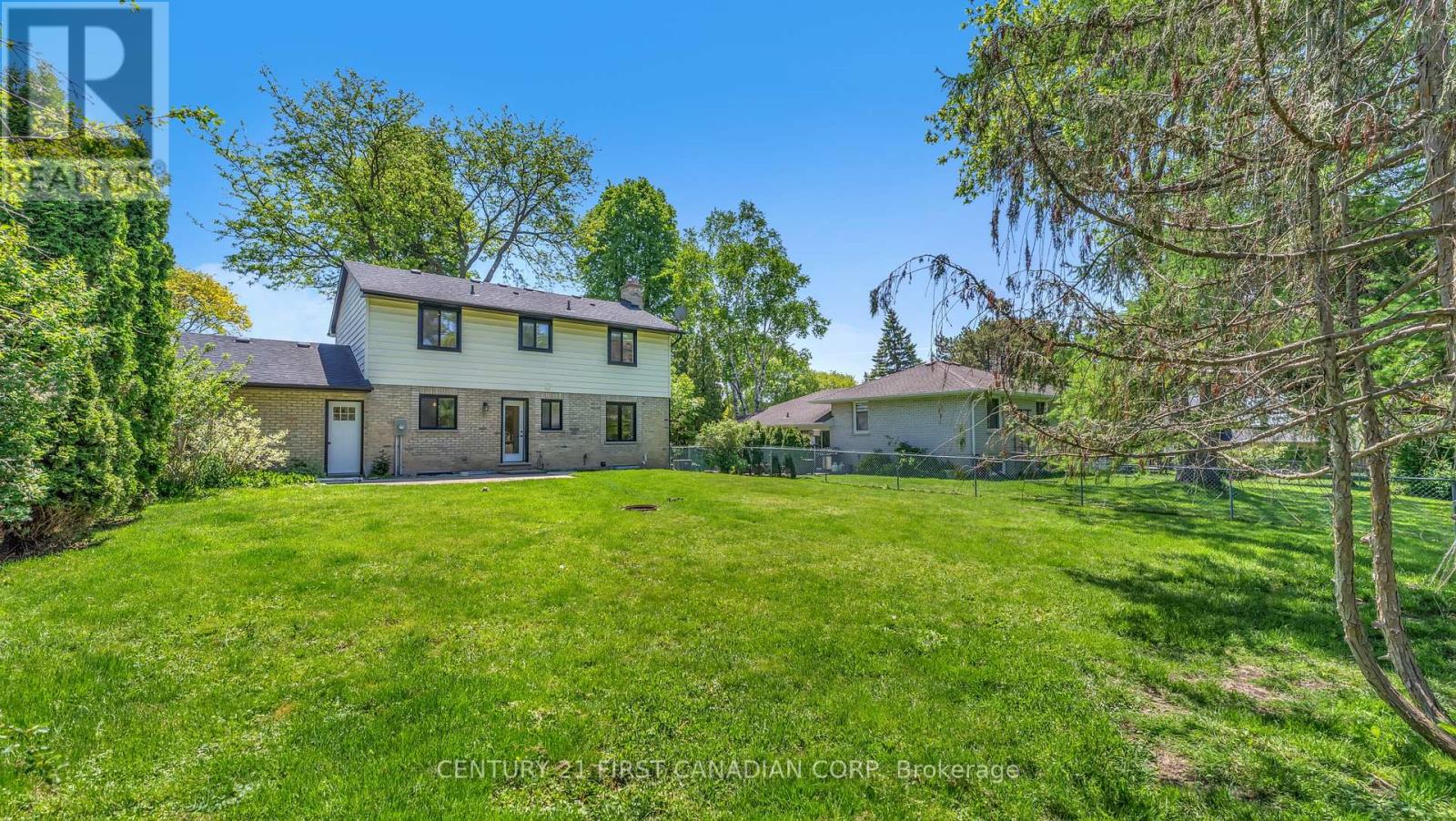 54 LLOYD MANOR CRESCENT - 28