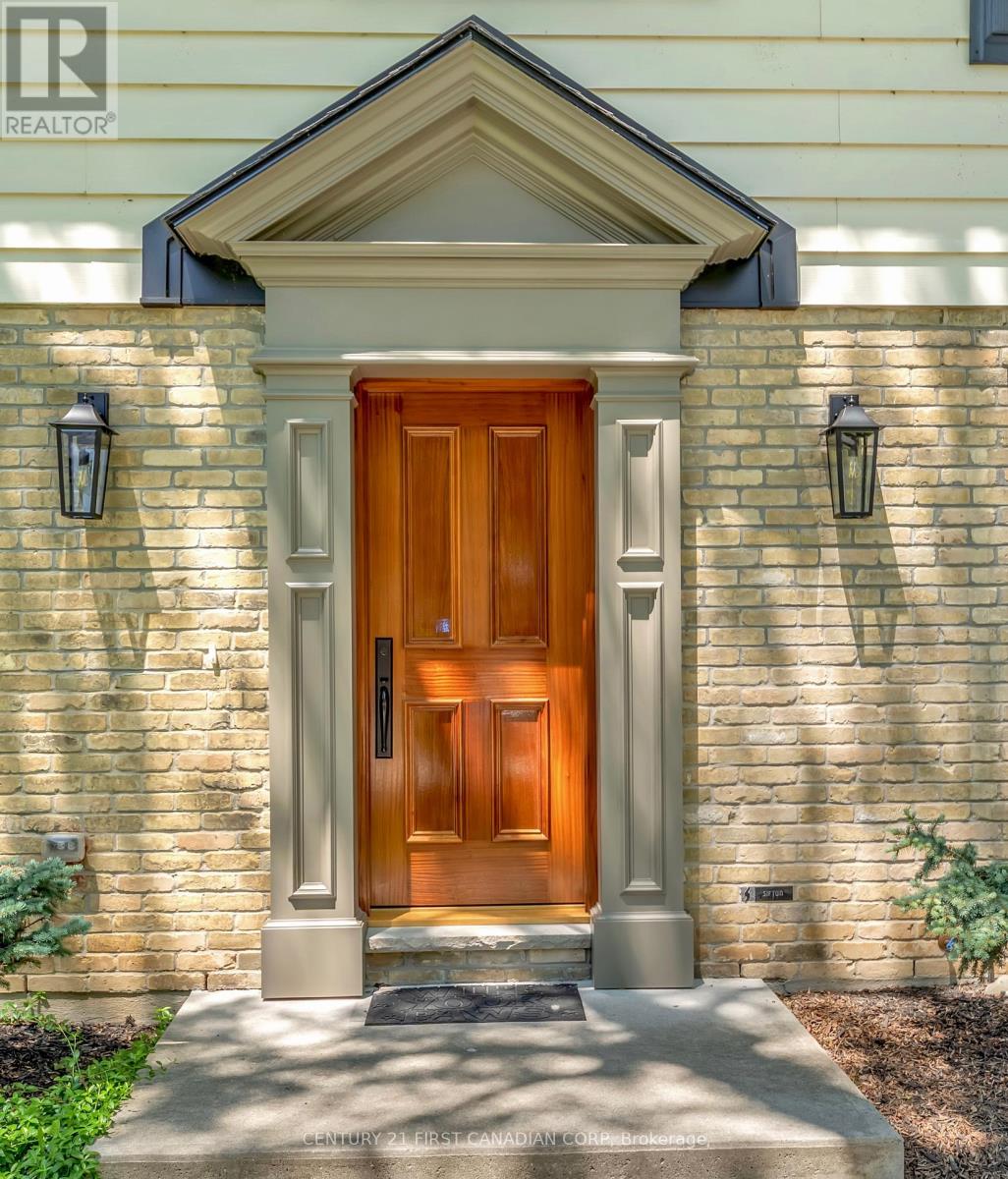 54 LLOYD MANOR CRESCENT - 3