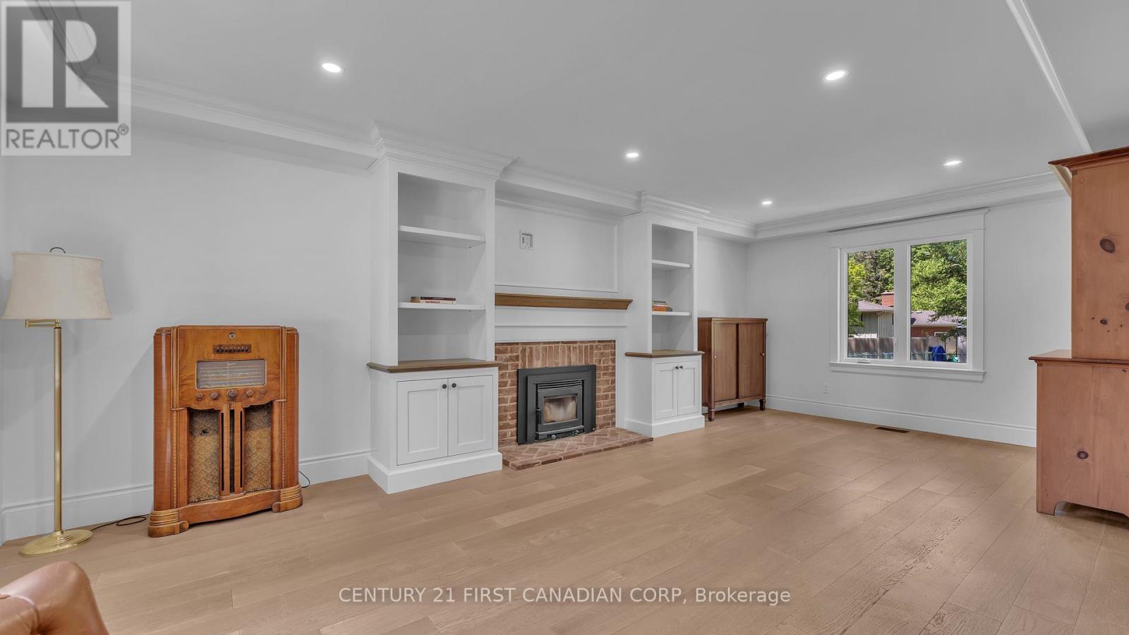 54 LLOYD MANOR CRESCENT - 5