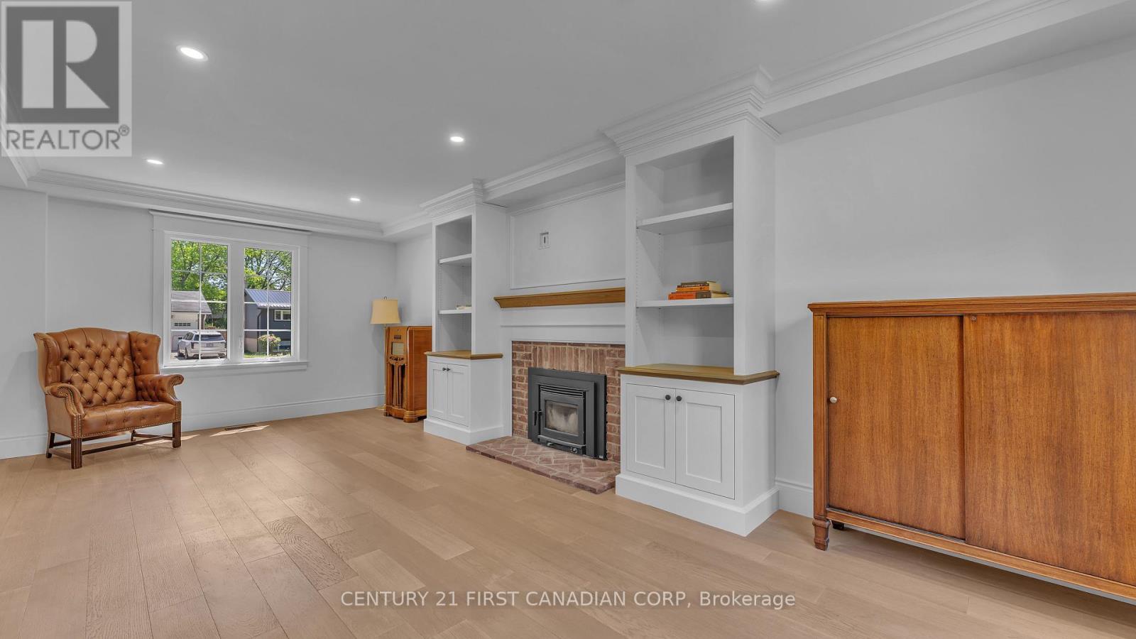 54 LLOYD MANOR CRESCENT - 6