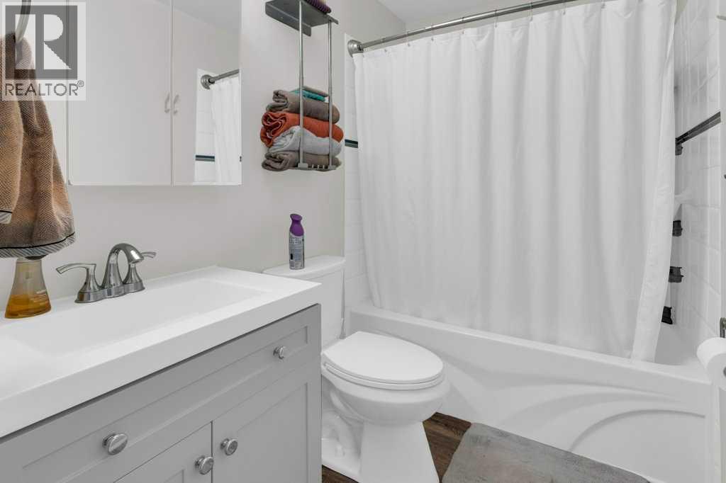 120 Alpine Crescent SE - 11