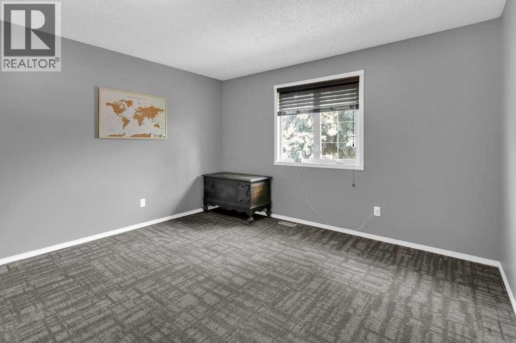 120 Alpine Crescent SE - 12