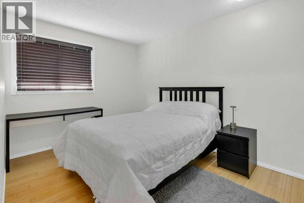 120 Alpine Crescent SE - 14