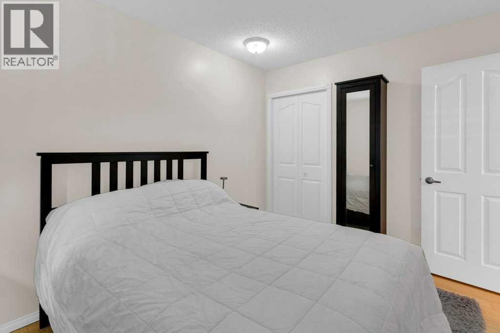 120 Alpine Crescent SE - 15