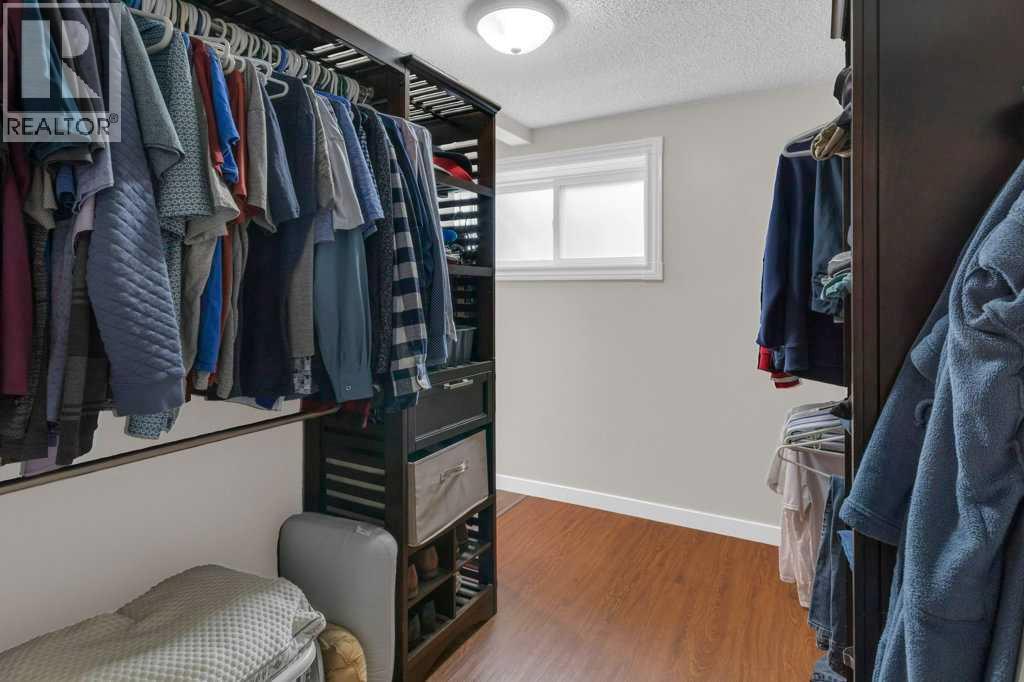 120 Alpine Crescent SE - 18