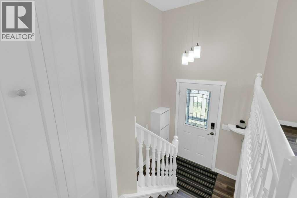 120 Alpine Crescent SE - Image 2
