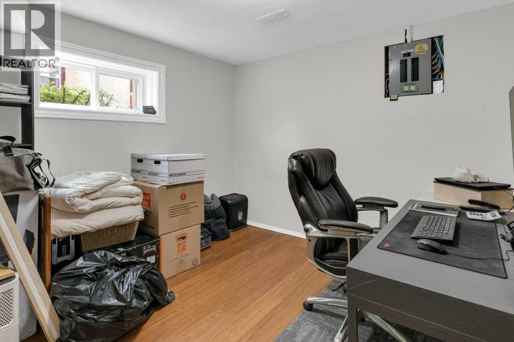 120 Alpine Crescent SE - 21