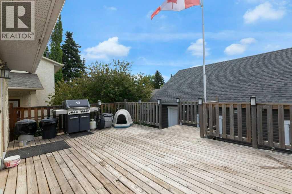 120 Alpine Crescent SE - 23