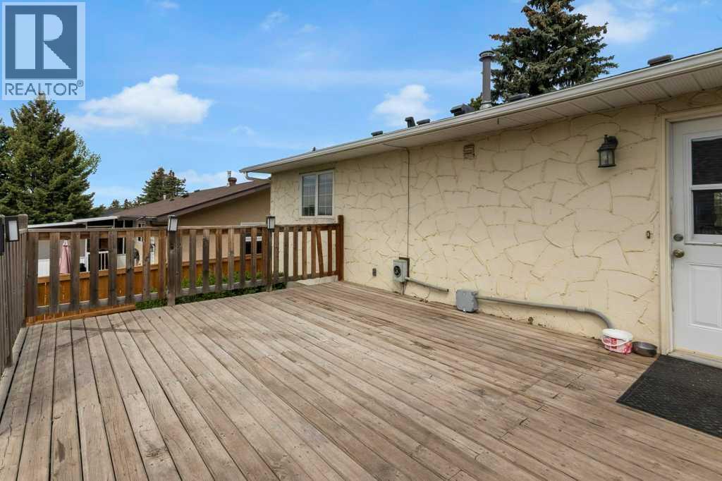 120 Alpine Crescent SE - 24