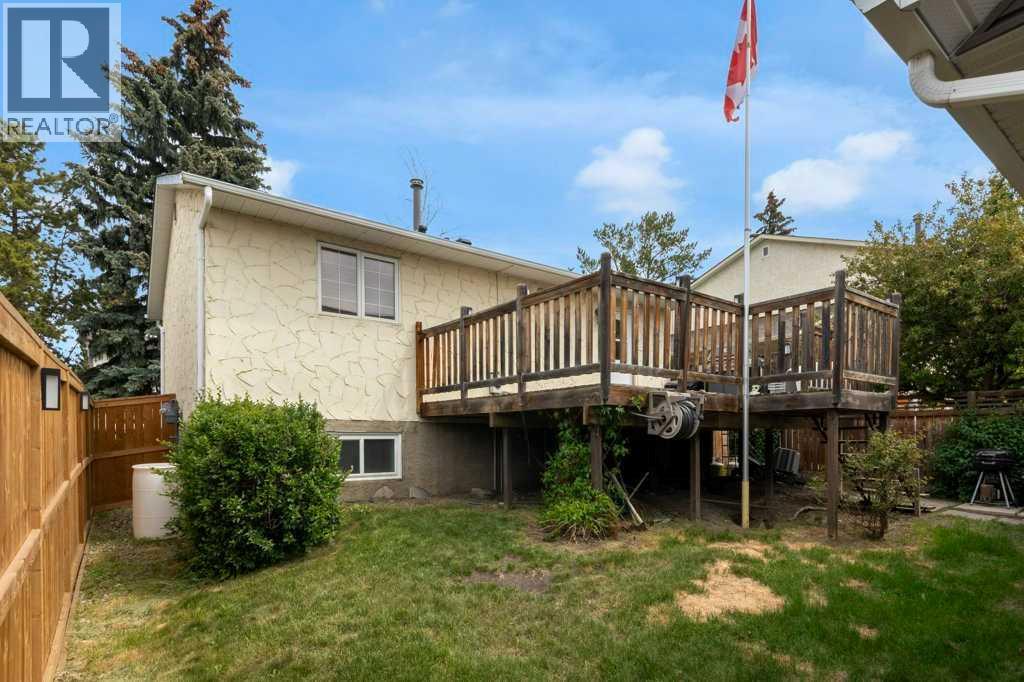120 Alpine Crescent SE - 25