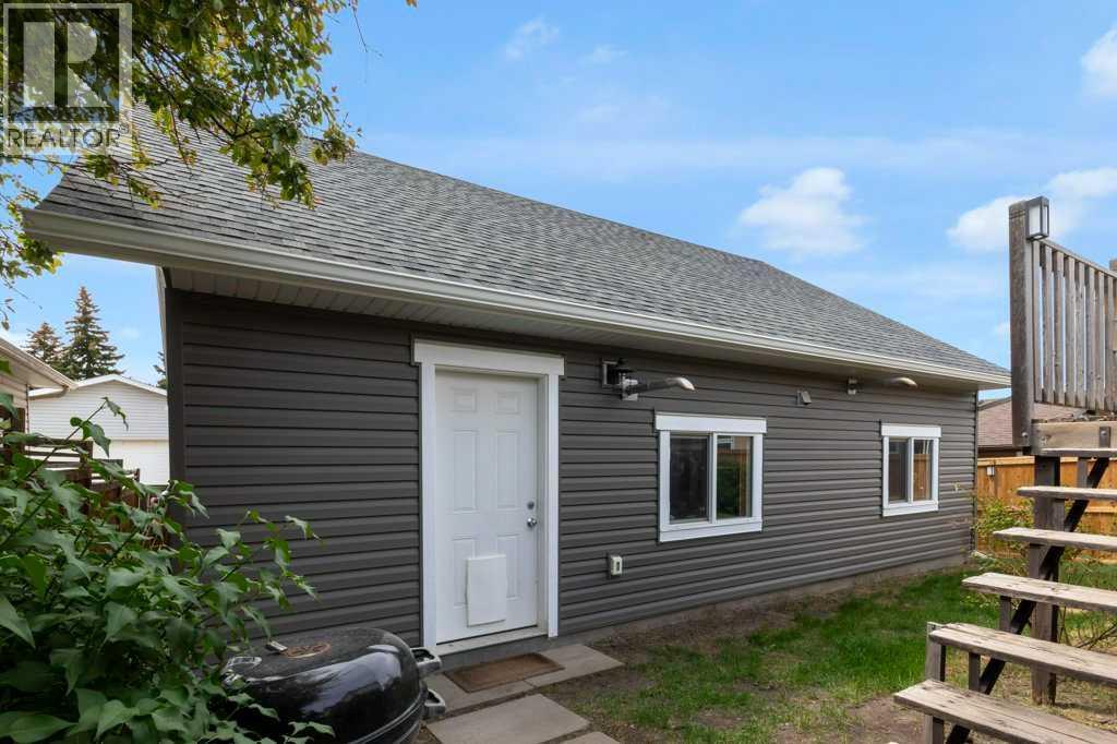 120 Alpine Crescent SE - 27