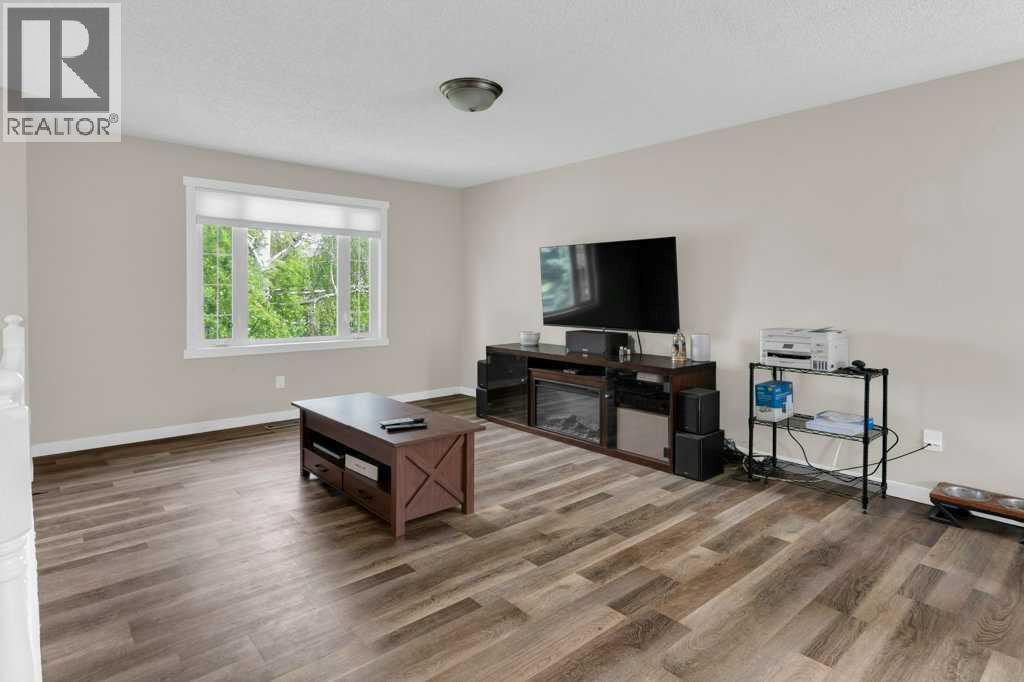 120 Alpine Crescent SE - 3