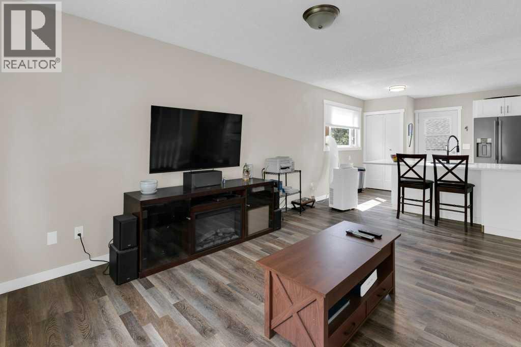 120 Alpine Crescent SE - 4