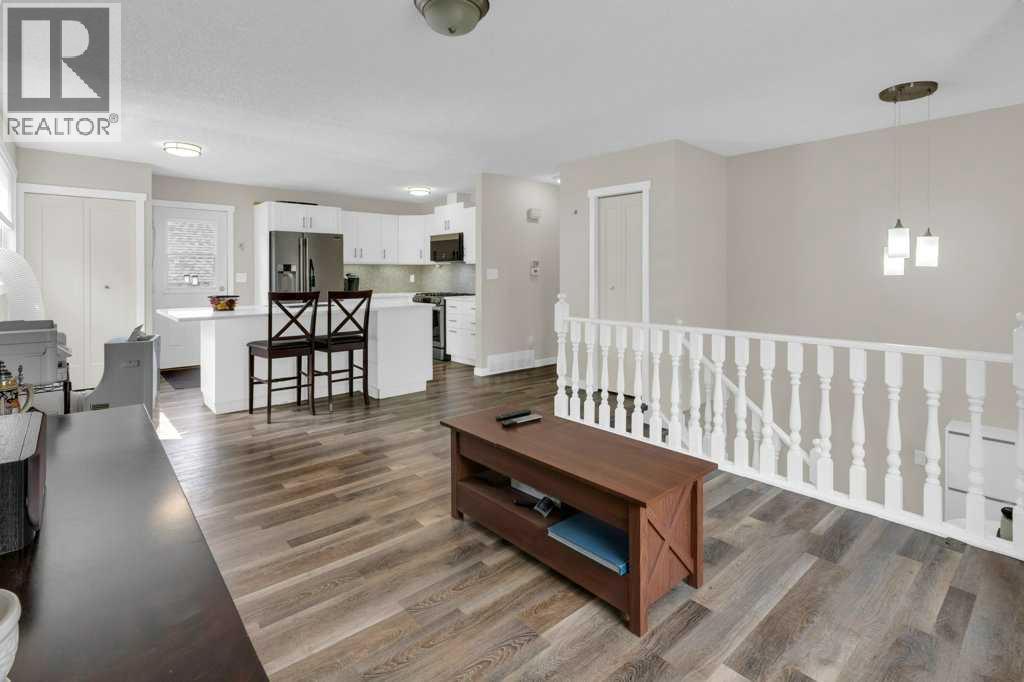 120 Alpine Crescent SE - 5