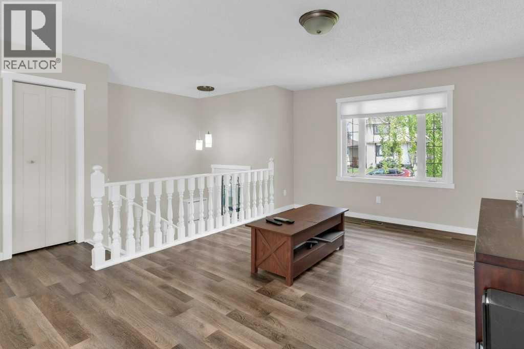 120 Alpine Crescent SE - 6