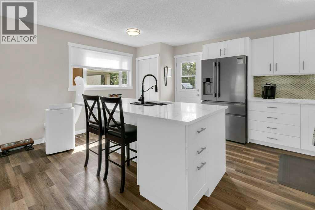 120 Alpine Crescent SE - 8