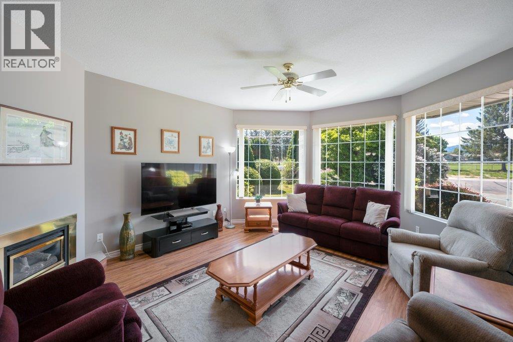 810 Merlot Avenue, Oliver