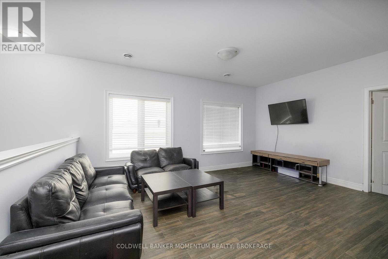 44 CLEVELAND STREET - 17