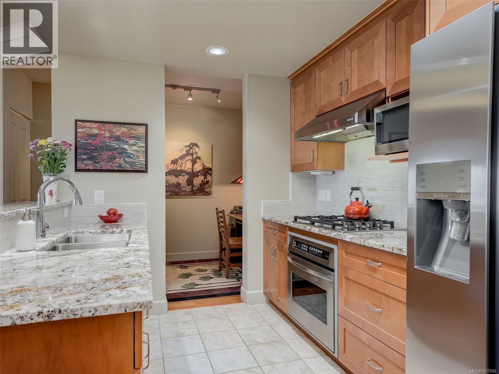 #414 21 Dallas Rd - 15