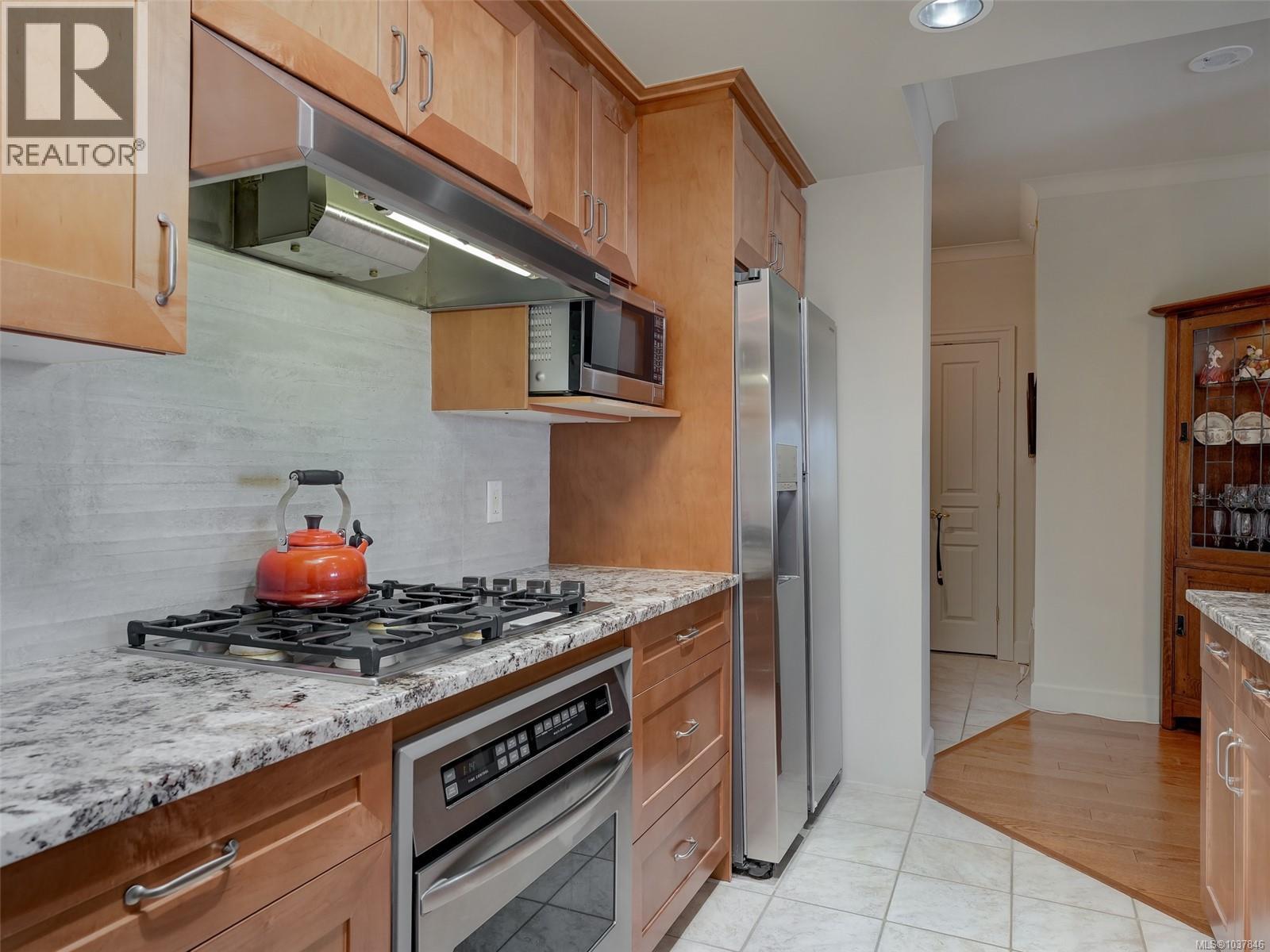 #414 21 Dallas Rd - 16