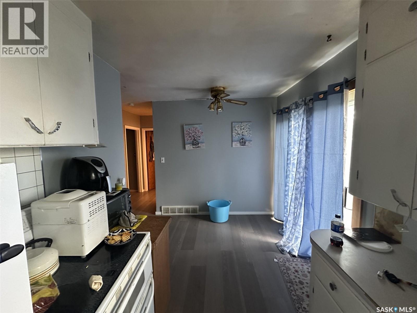 211 2nd STREET E - 19