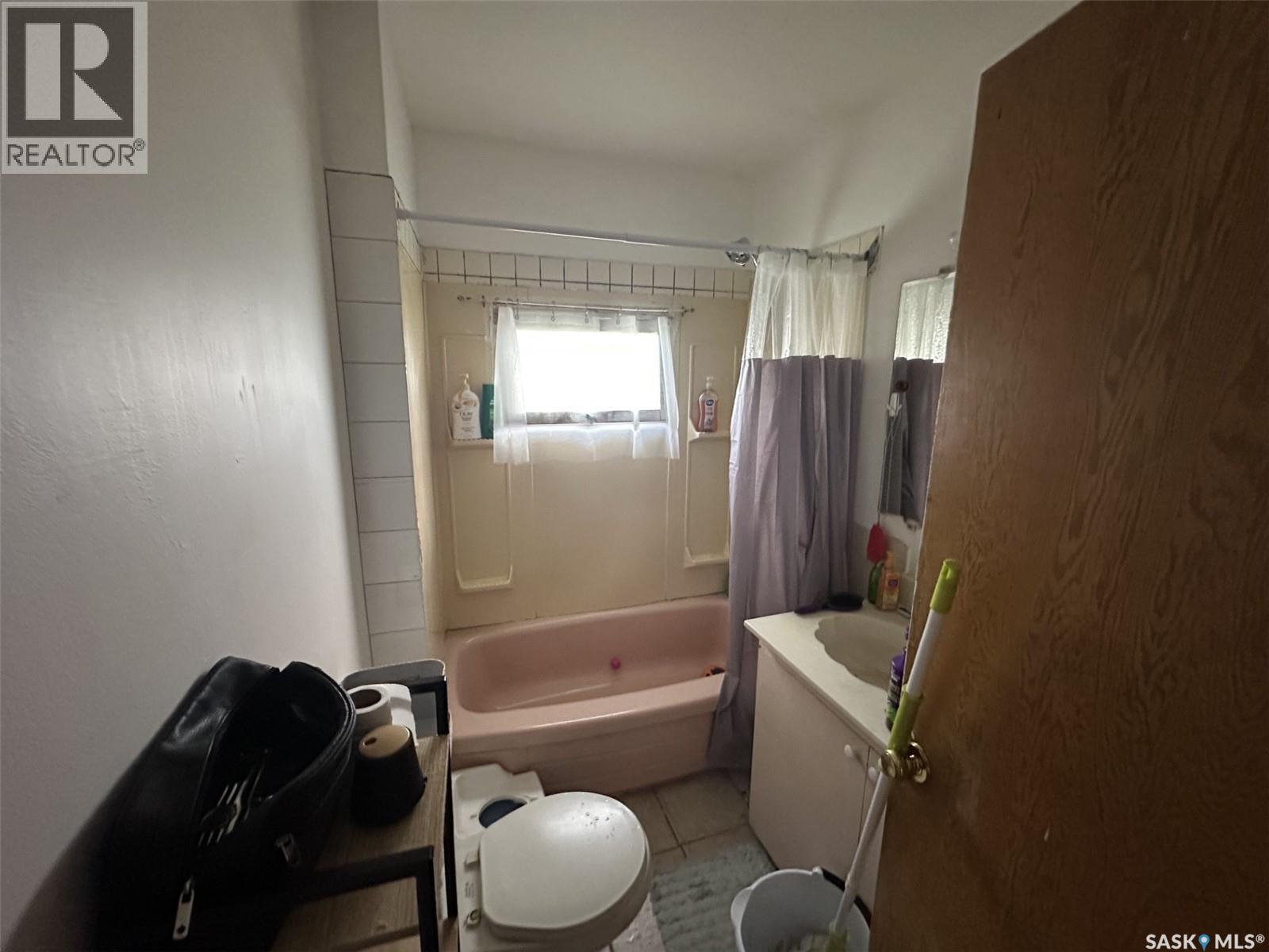 211 2nd STREET E - 10