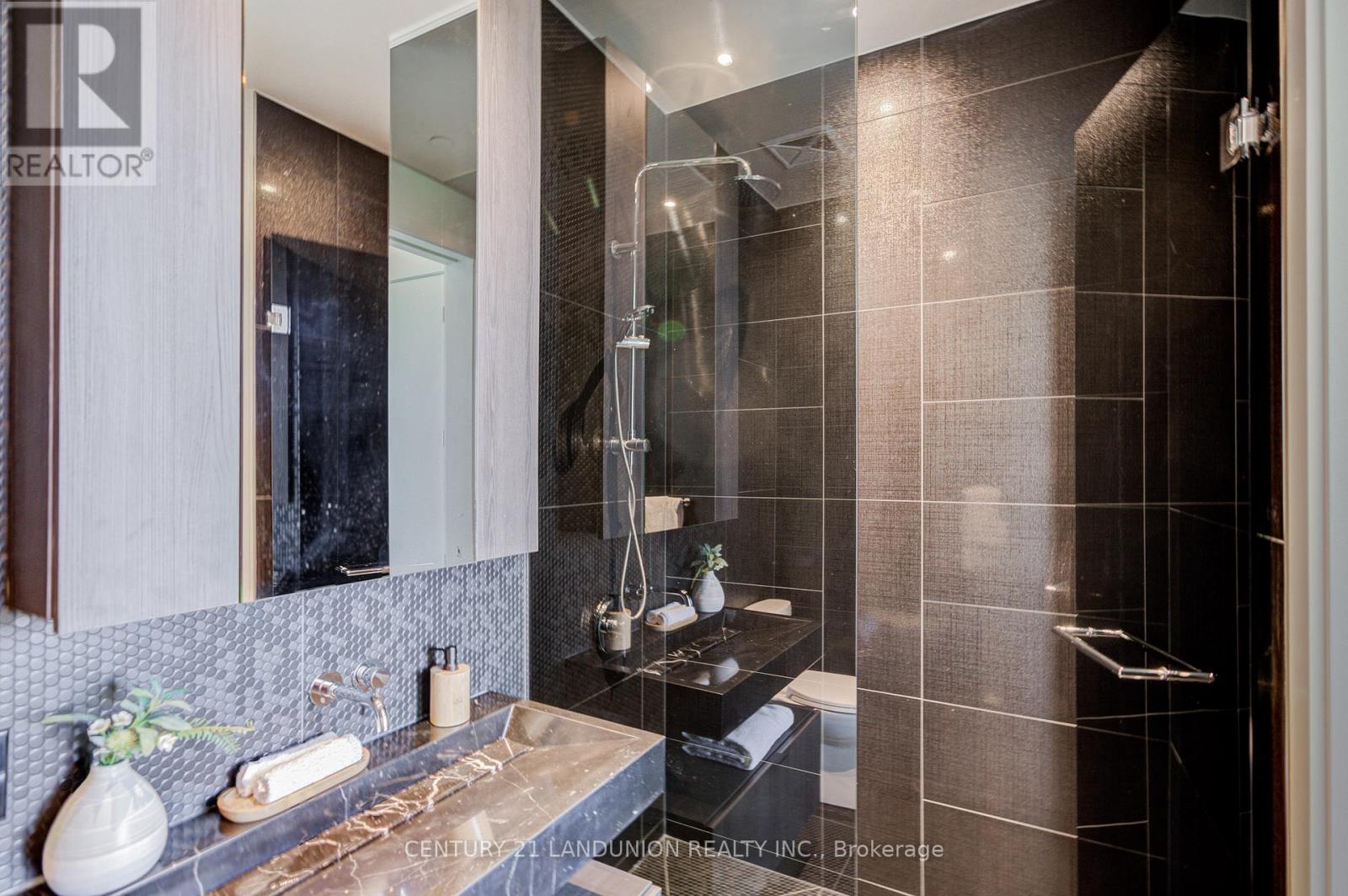 #PH4 11 YORKVILLE AVENUE - 15