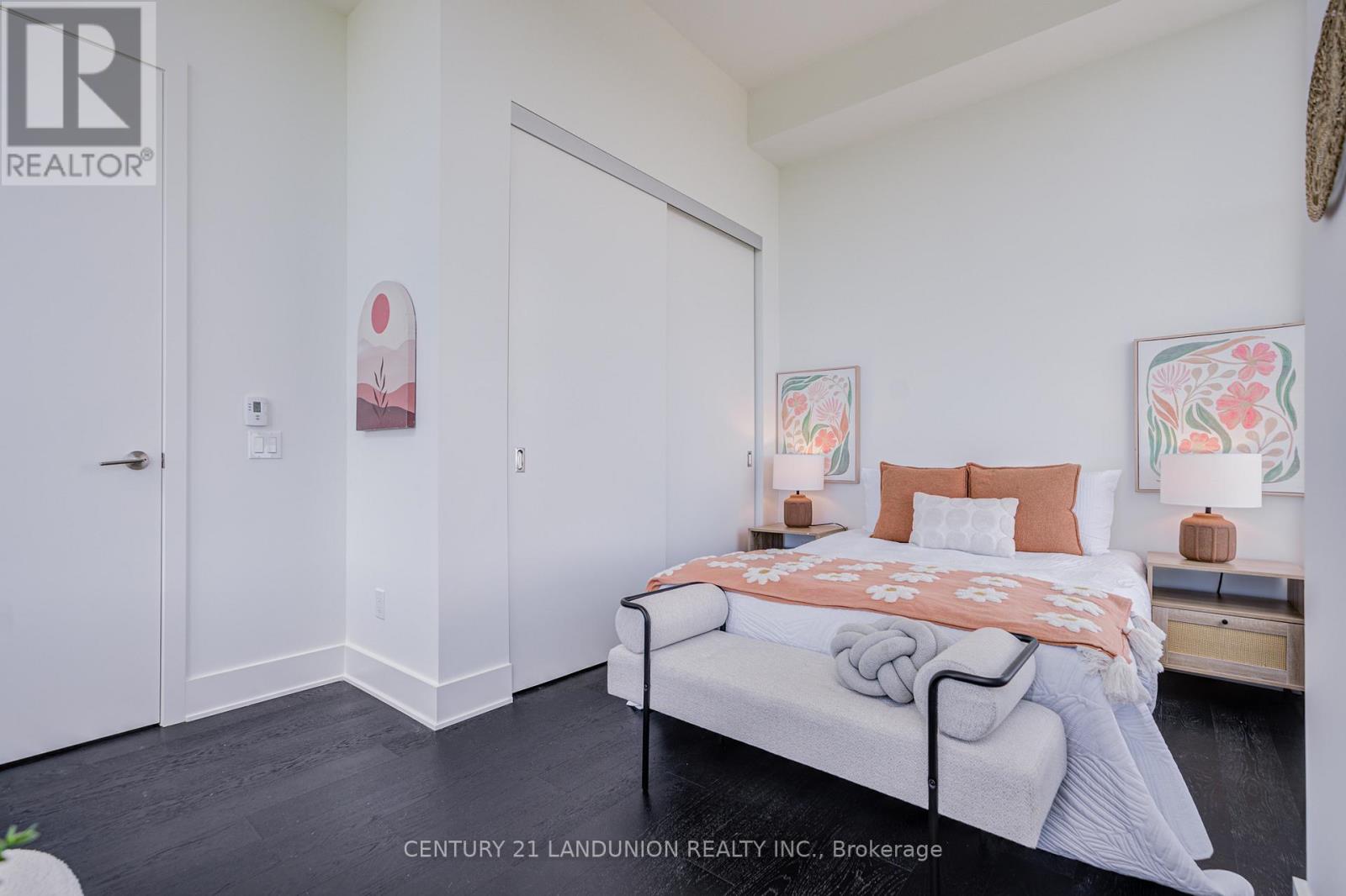 #PH4 11 YORKVILLE AVENUE - 17