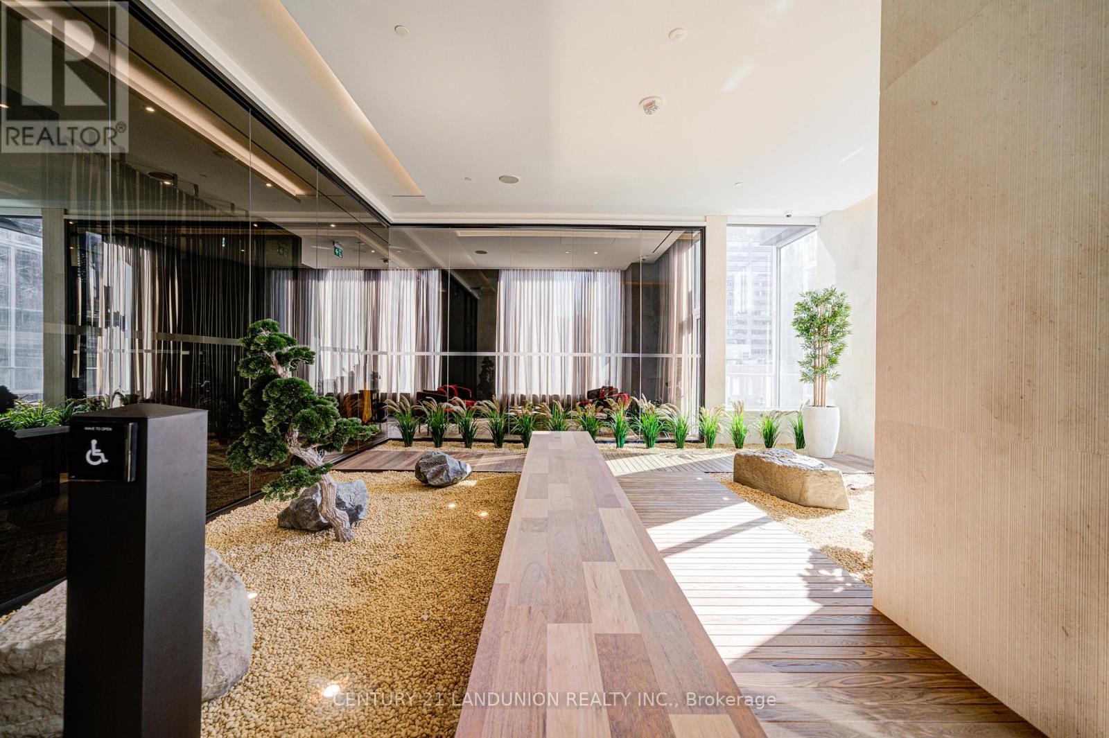 #PH4 11 YORKVILLE AVENUE - 32