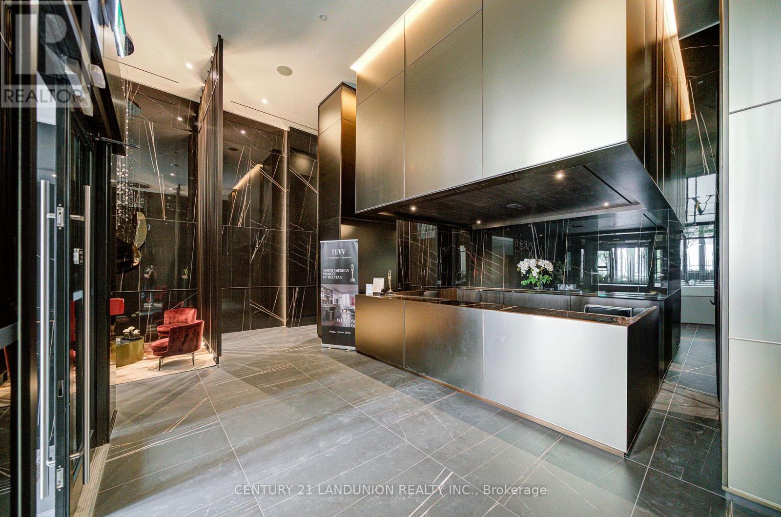 #PH4 11 YORKVILLE AVENUE - 33