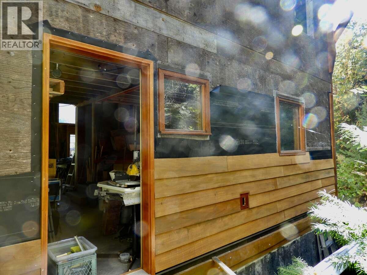 6119 Slocan River Road - 37