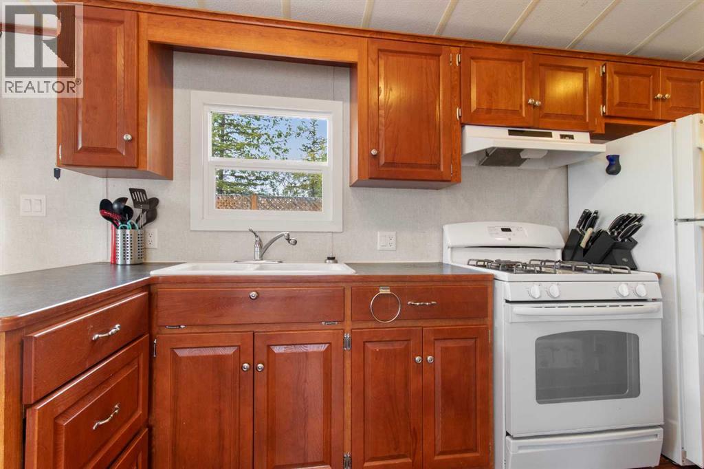 76A, 10046 township road 422 - 7