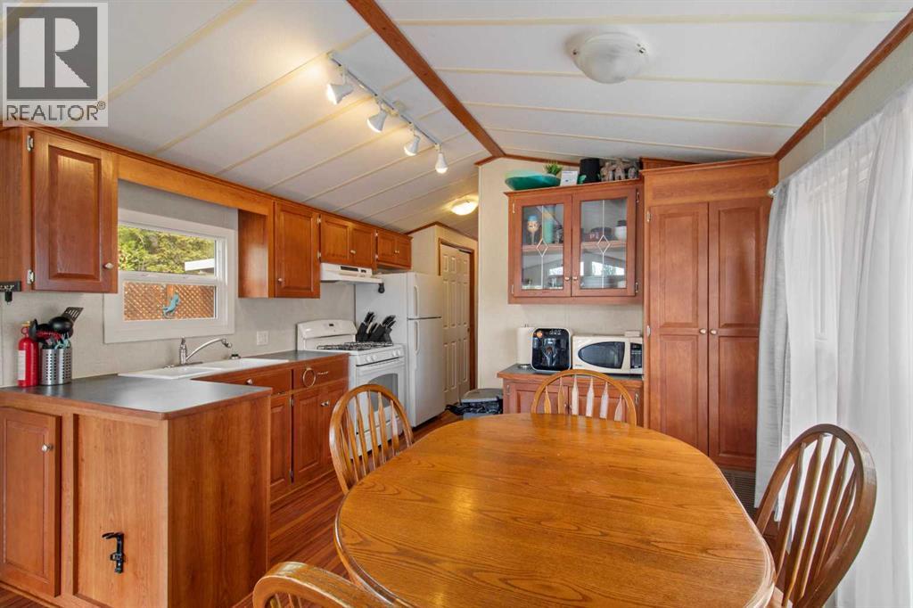 76A, 10046 township road 422 - 8
