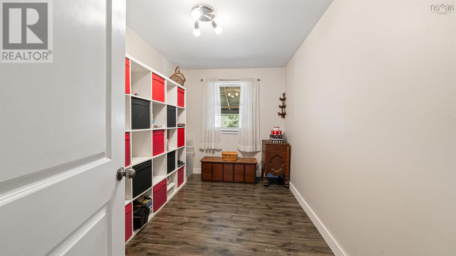 5569 East River West Side Road
