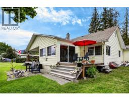 Primary Bedroom - 8110 & 8120 Busk Road, Balfour, BC V0G1C0 Photo 15