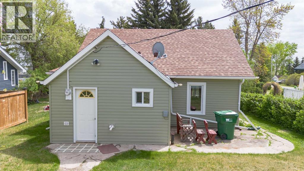 253 4 Avenue S — photo 30