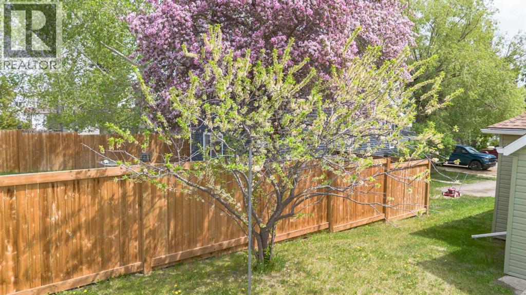 253 4 Avenue S — photo 33