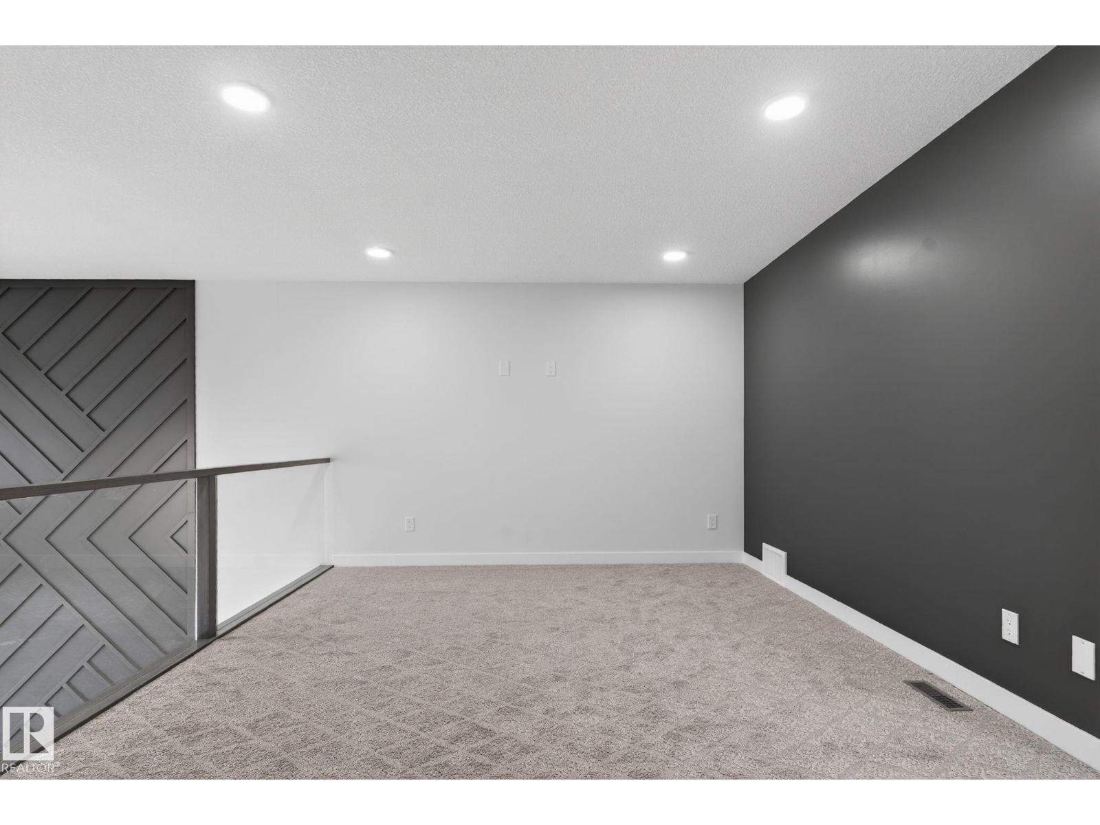 20 HAZELWOOD LN - 23