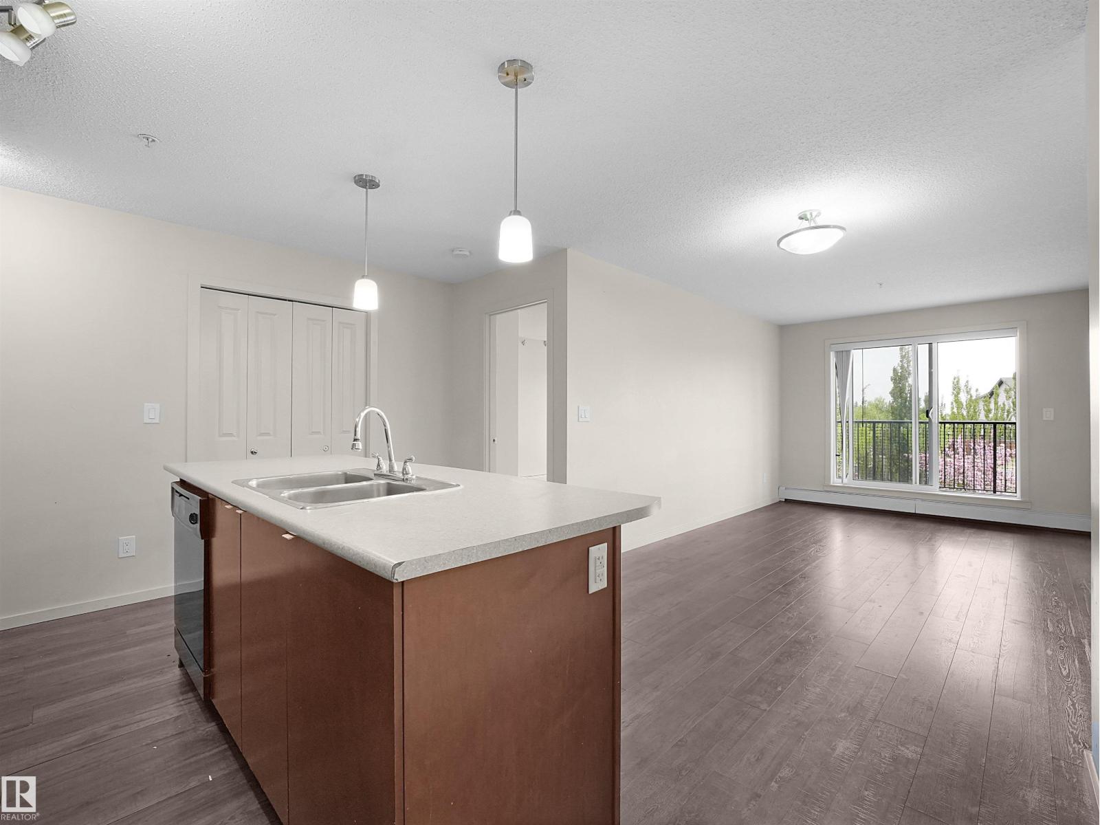 #215 3357 16A AV NW - 10