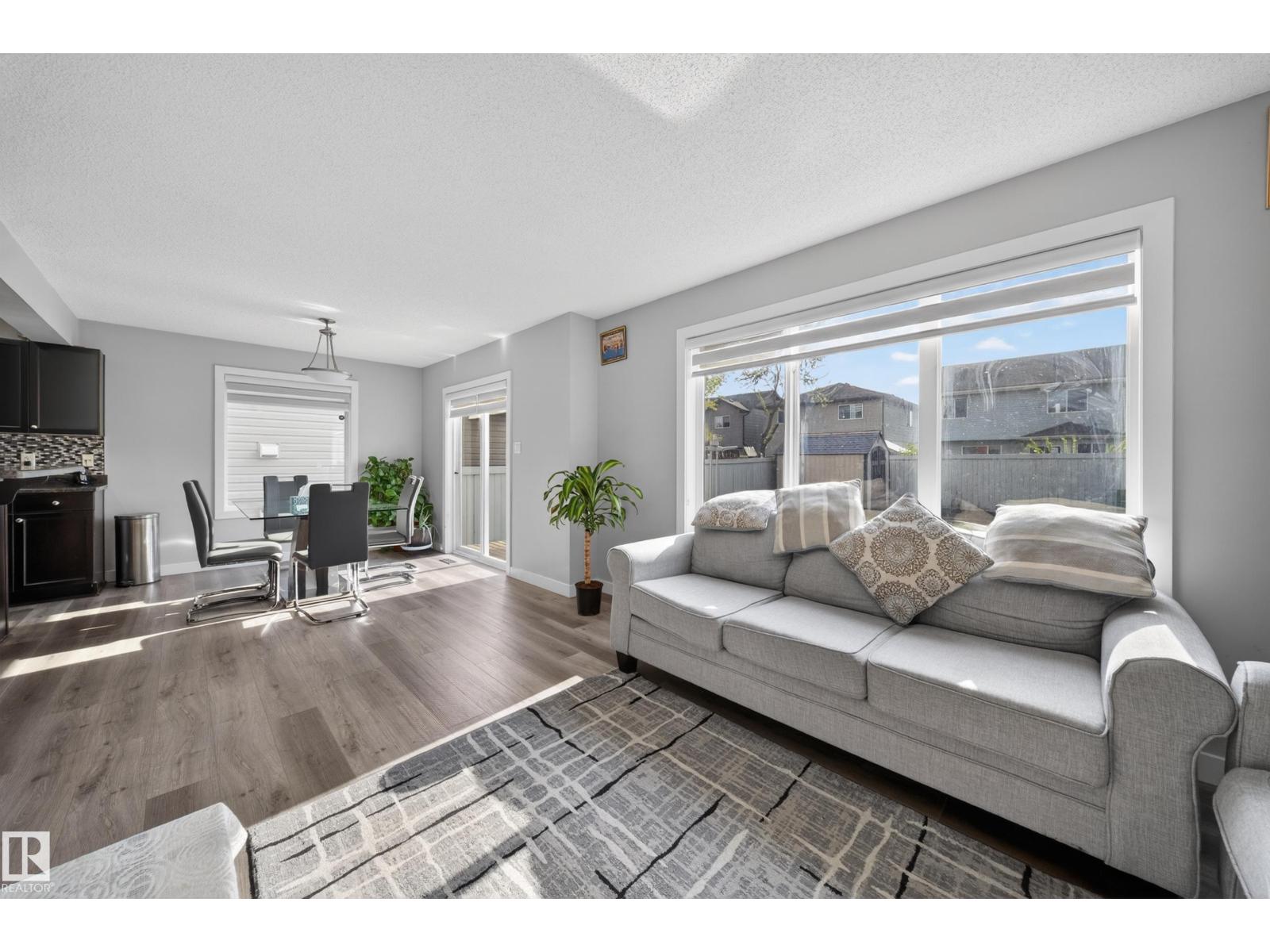 3752 12 ST NW - 16