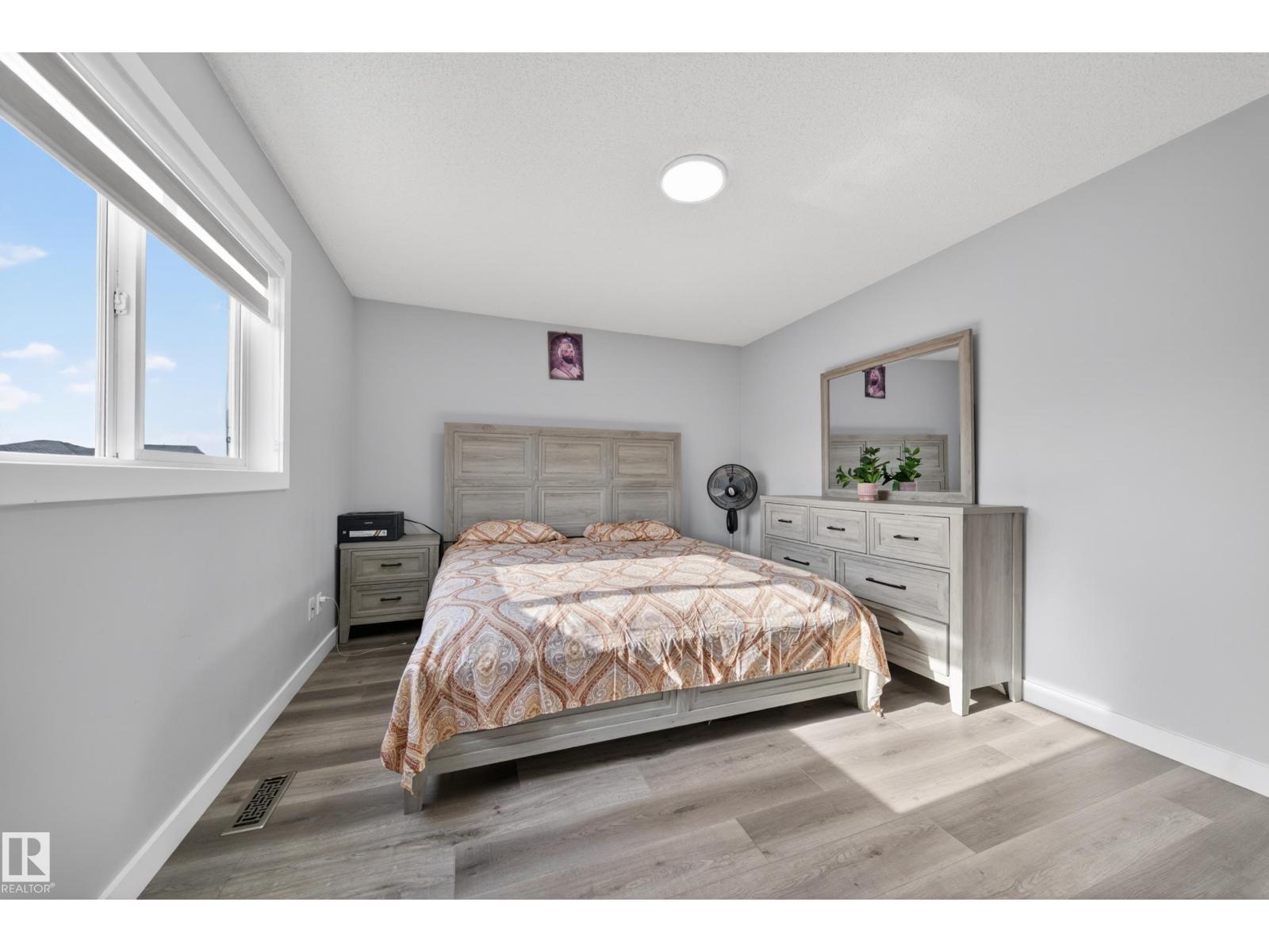 3752 12 ST NW - 17