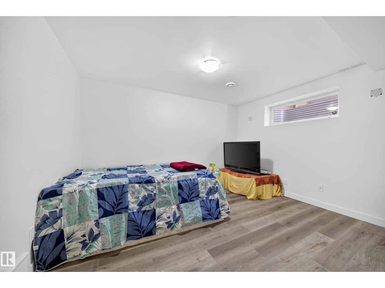 3752 12 ST NW - 30