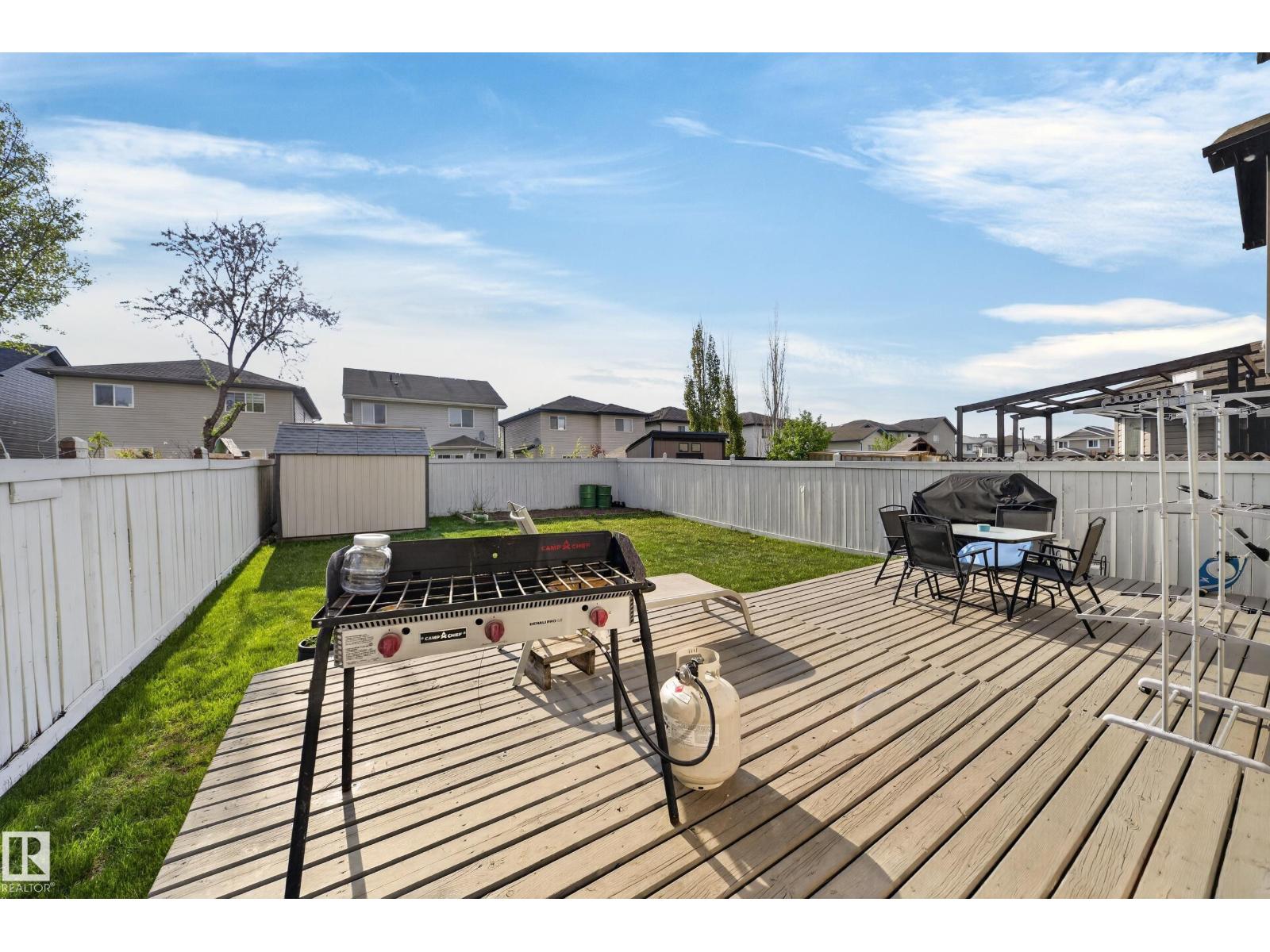 3752 12 ST NW - 33