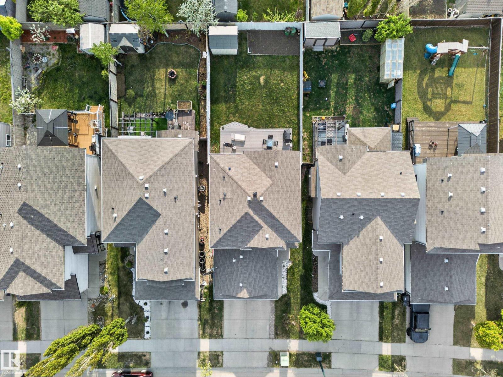 3752 12 ST NW - 37
