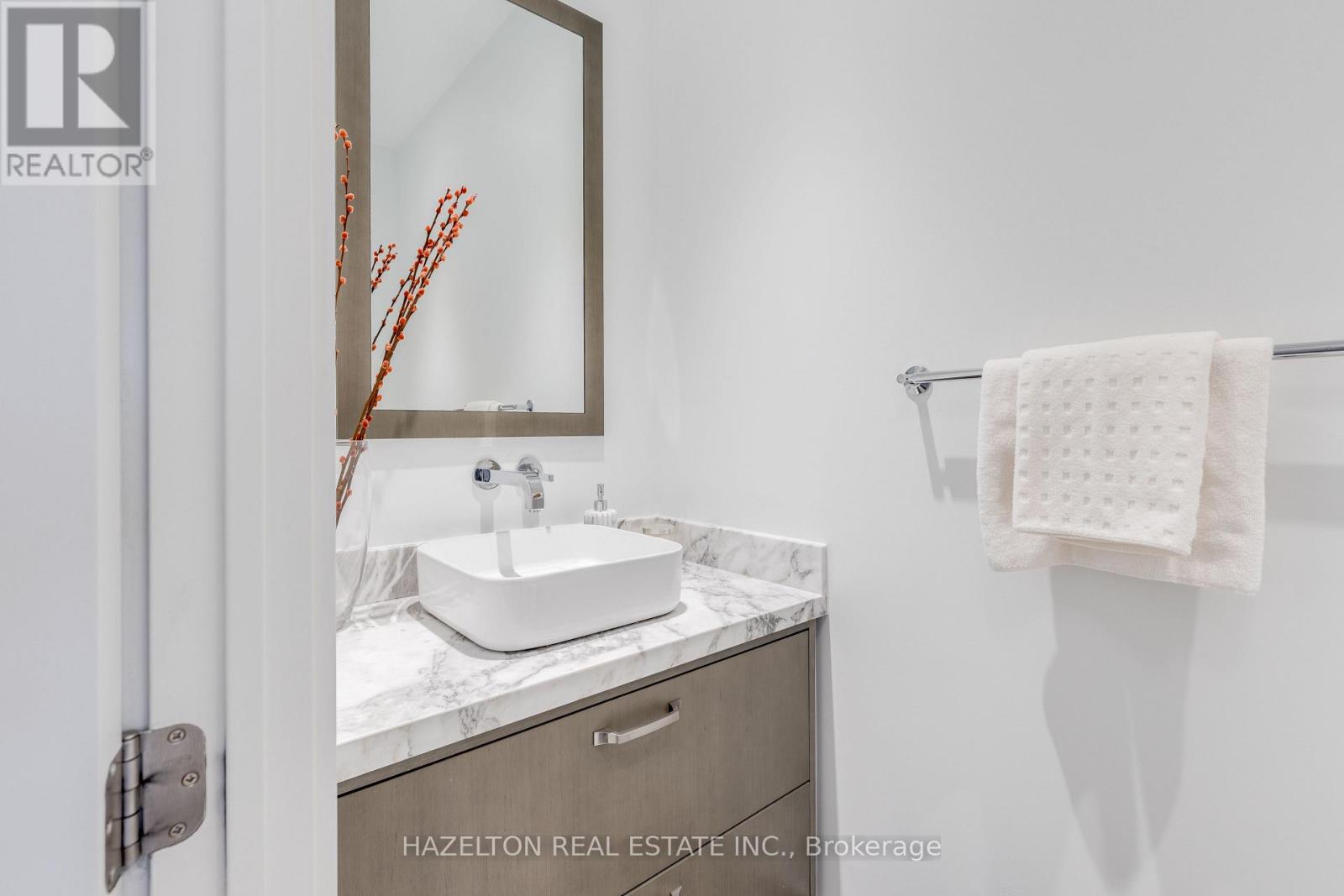 #301 455 WELLINGTON STREET W - 28