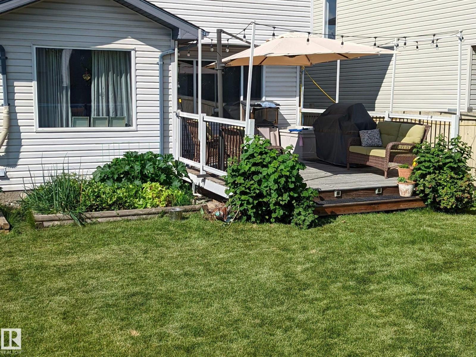 8915 7 AV SW — photo 55